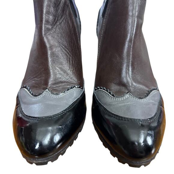 Taryn Rose Brown Black Wingtip Leather Ankle Boots Booties Heels Shoes 38.5 8.5 - Picture 8 of 16